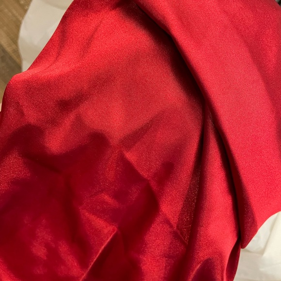 Red cocktail satin dress - Picture 3 of 4